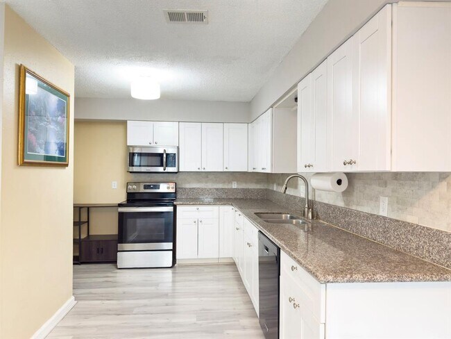 Building Photo - 6506 Briar Glade Dr