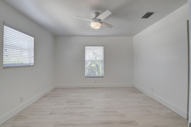Building Photo - 502 N H St