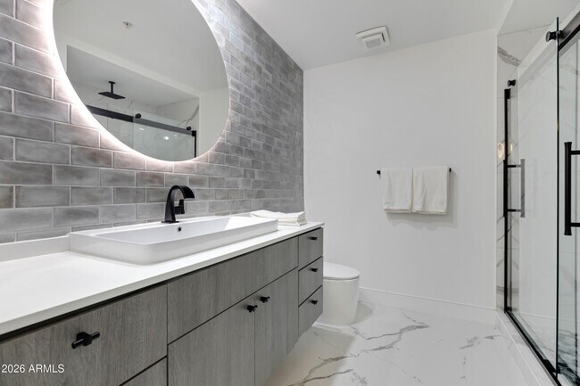 Building Photo - 7157 E Rancho Vista Dr