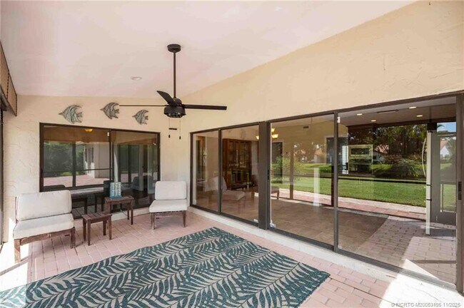 Building Photo - 2385 SW Creekside Dr