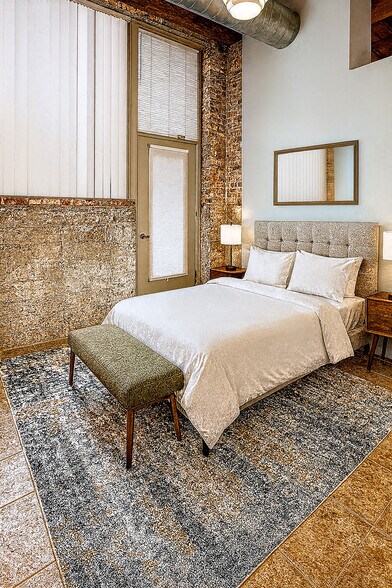 Building Photo - 1500 W Monroe St