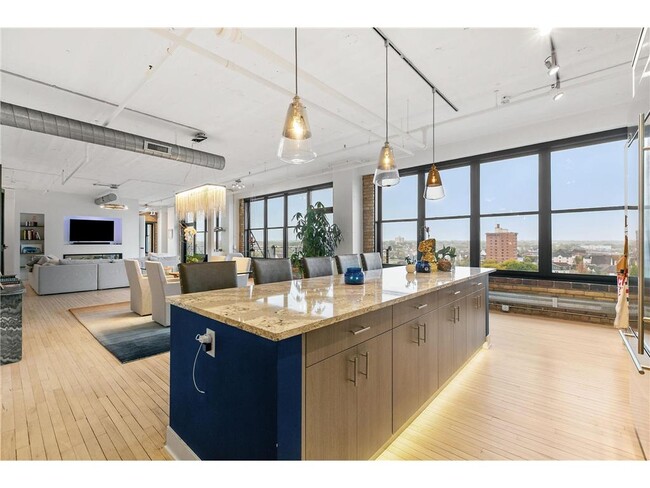 Primary Photo - 290 Market St