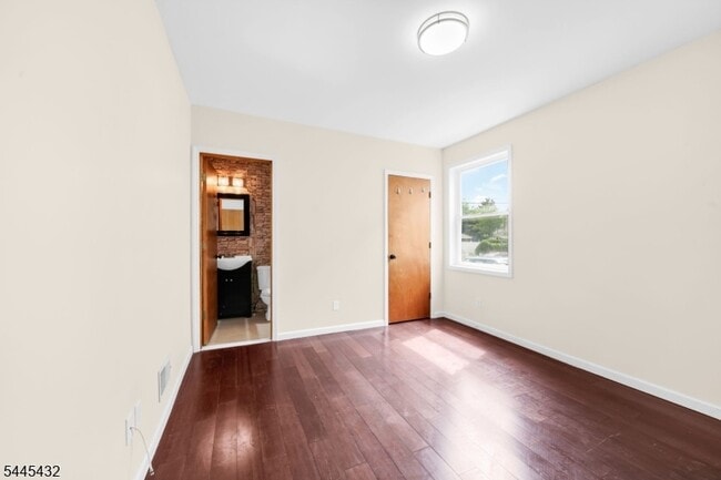Building Photo - 620 McGillvray Pl