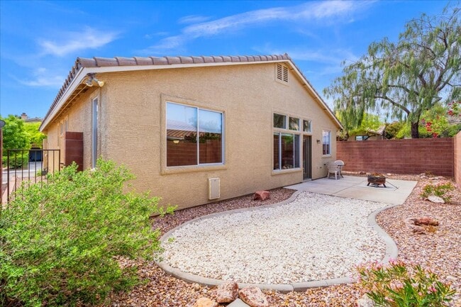 Building Photo - Stylish Single-Story 3-Bedroom Partially Furnished Home Designer Kitchen & Private Backyard Oasis