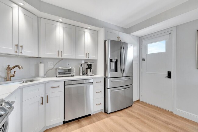 Building Photo - 1 Harbourside Dr