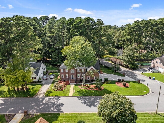 Building Photo - 951 Forest Lakes Cir