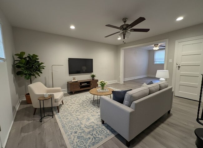 Building Photo - 620 n Wilton-