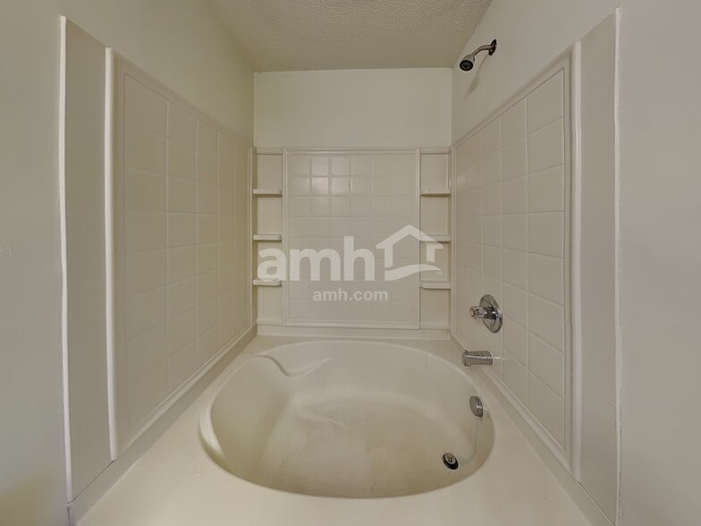 Building Photo - 6025 Namozine Ct