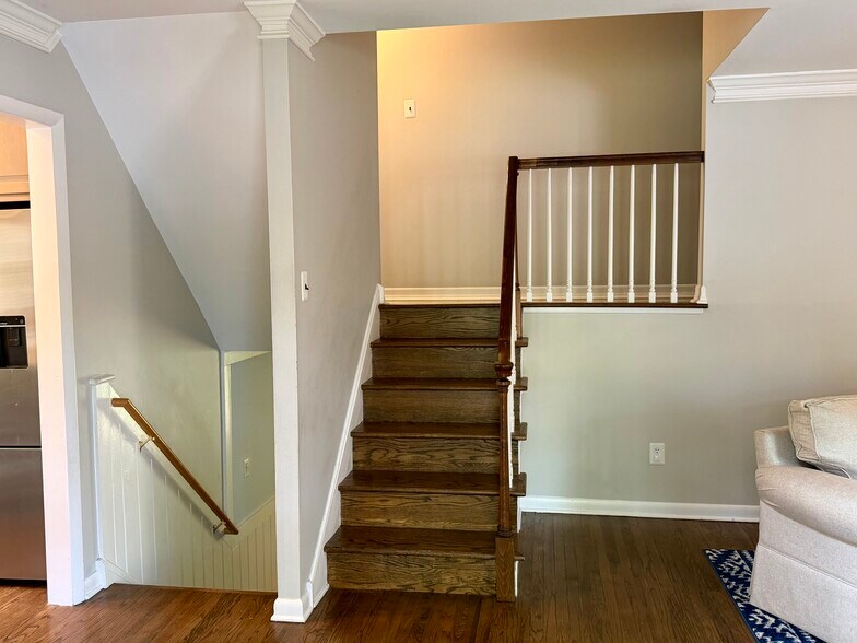 Building Photo - 15 Plymwood Dr