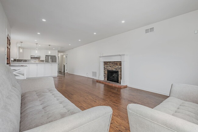 Building Photo - 312 Northaven Dr