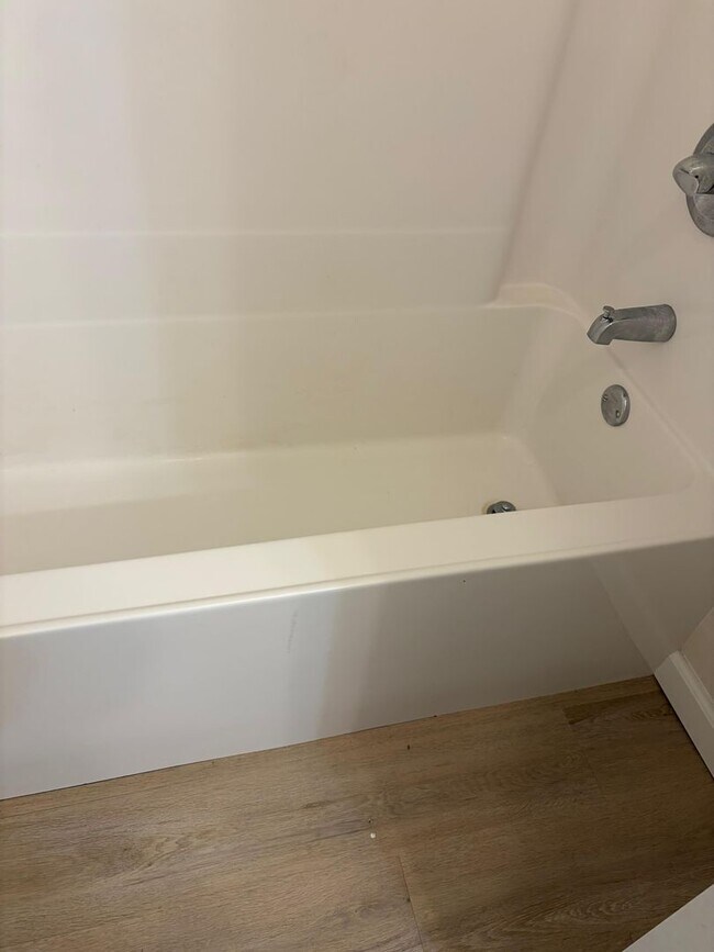 Building Photo - 1 bed, 1 bath Apartment