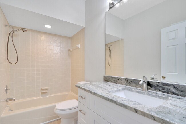 Building Photo - 7340 Pine Creek Way