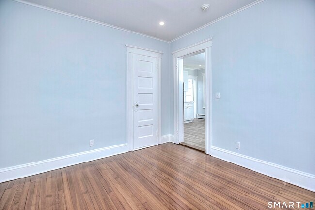 Building Photo - 2029 Kings Hwy