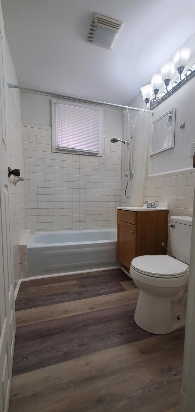 Building Photo - 201 S Broadway St