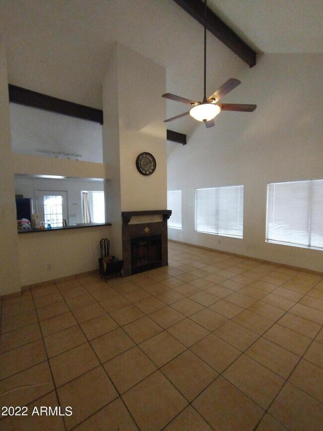 Building Photo - 2114 W Monona Dr