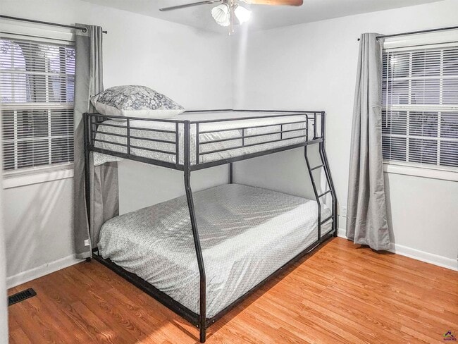 Building Photo - 106 Kingsbury Cir