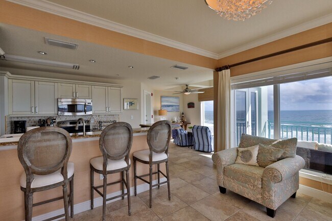 Building Photo - Oceanfront Condo 2 bed/ 2ba Beautifully Decorated and Furnished