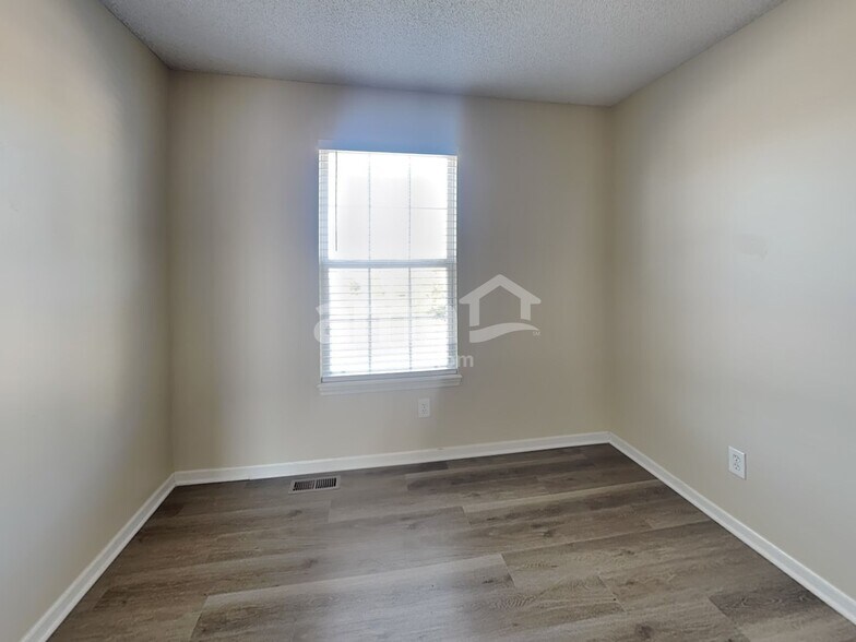 Building Photo - 11627 N Manning Ave