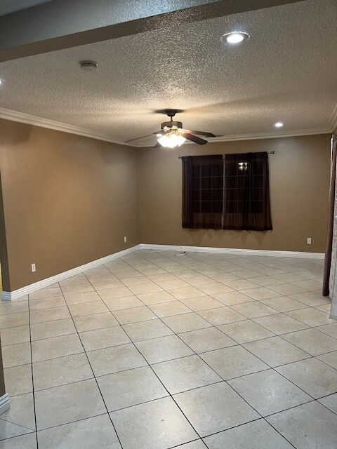 Building Photo - 814 E 6th St