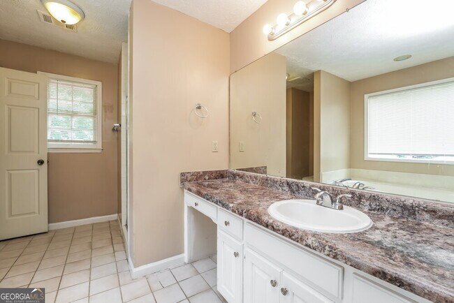 Building Photo - 3550 Spring Creek Cir