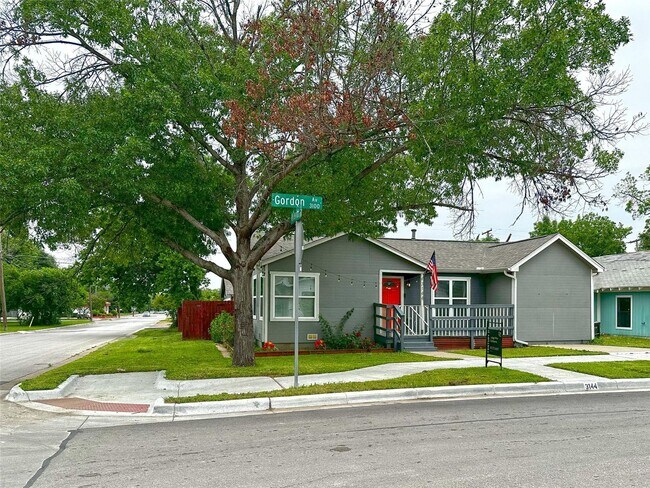 Building Photo - 3144 Gordan