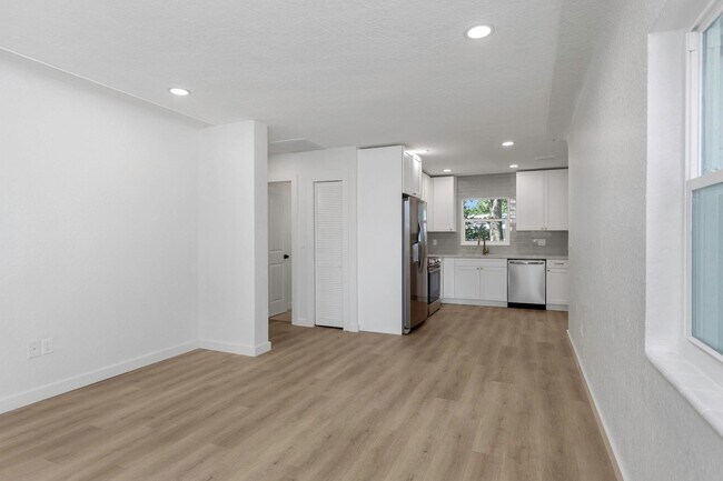 Building Photo - 2710 Boca Ciega Dr N