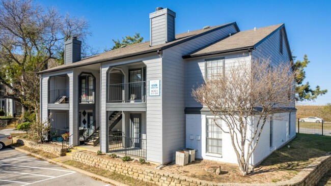 Building Photo - 6000 Oakmont Trail