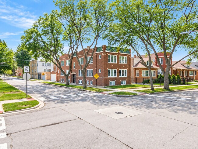 Building Photo - 2950 N Lavergne Ave