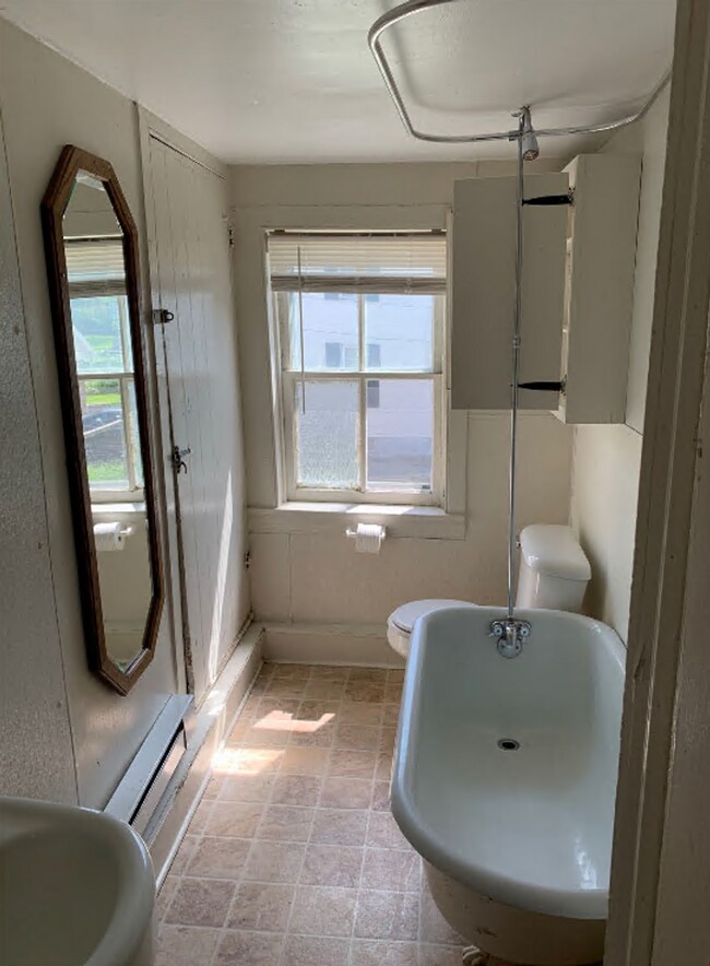 Building Photo - 105 S Church St