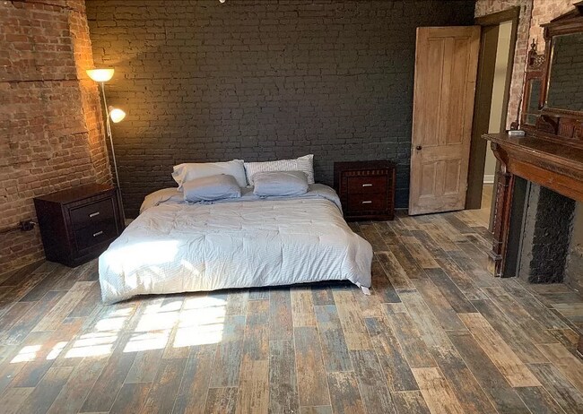 Building Photo - 239 St Pauls Ave