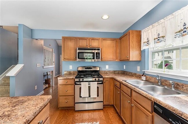 Building Photo - 660 Grasswren Way