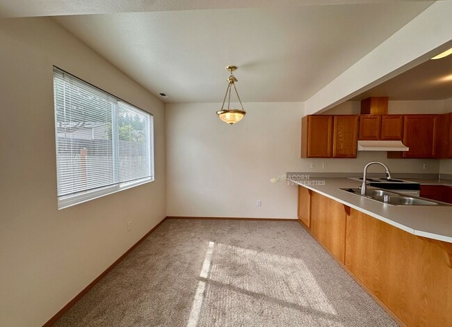 Building Photo - 944 NW Quarterdeck Loop