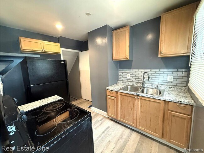 Building Photo - 9150 St Marys St