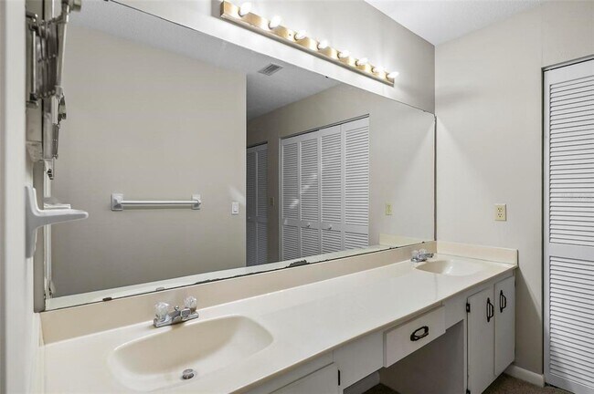 Building Photo - 14 Oakmont Ct