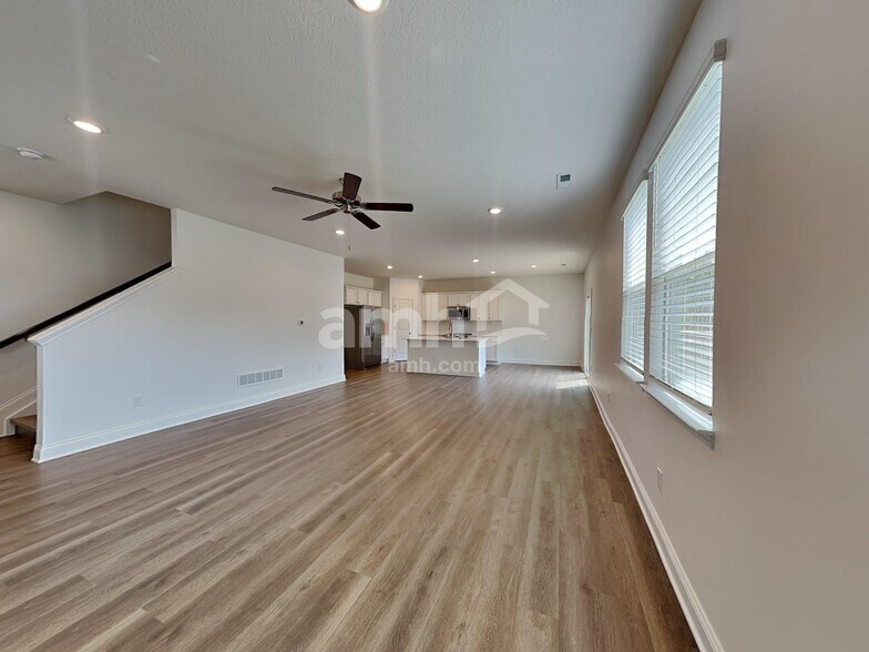 Building Photo - 305 Pne Hl Ct