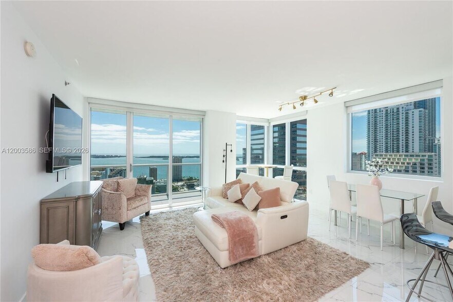 Building Photo - 500 Brickell Ave