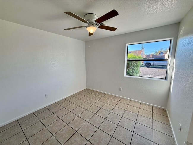 Building Photo - 2776 S Ave 2 1/2 E