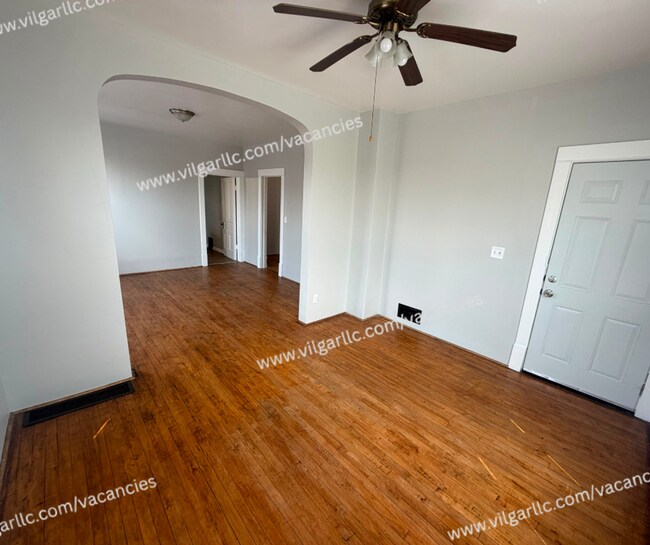 Building Photo - 3824 Fir St