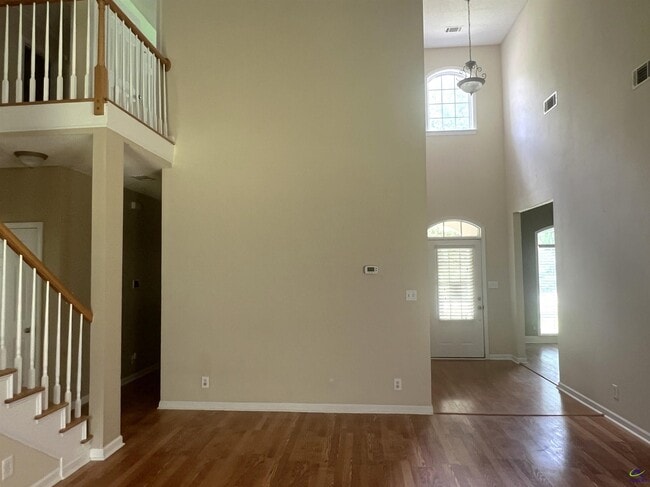 Building Photo - 136 Joycliff Cir