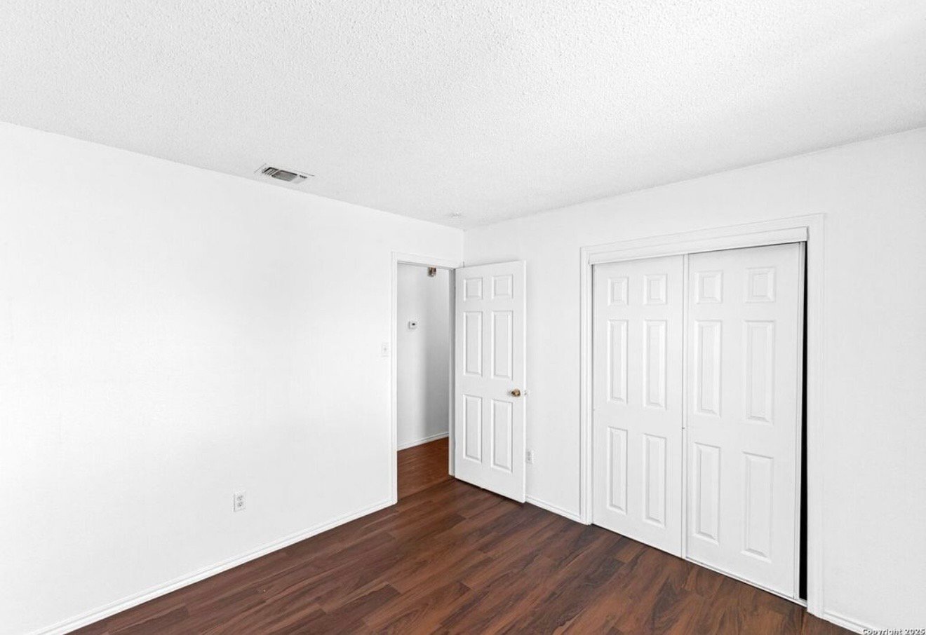 Building Photo - 7568 Windsor Oaks