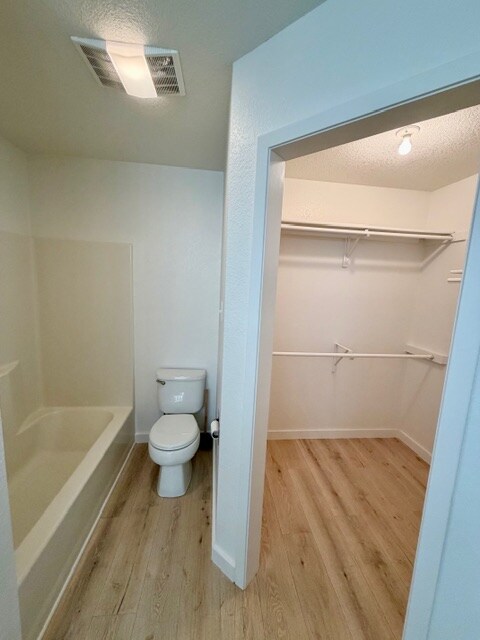 Building Photo - 689 Birdie Ln