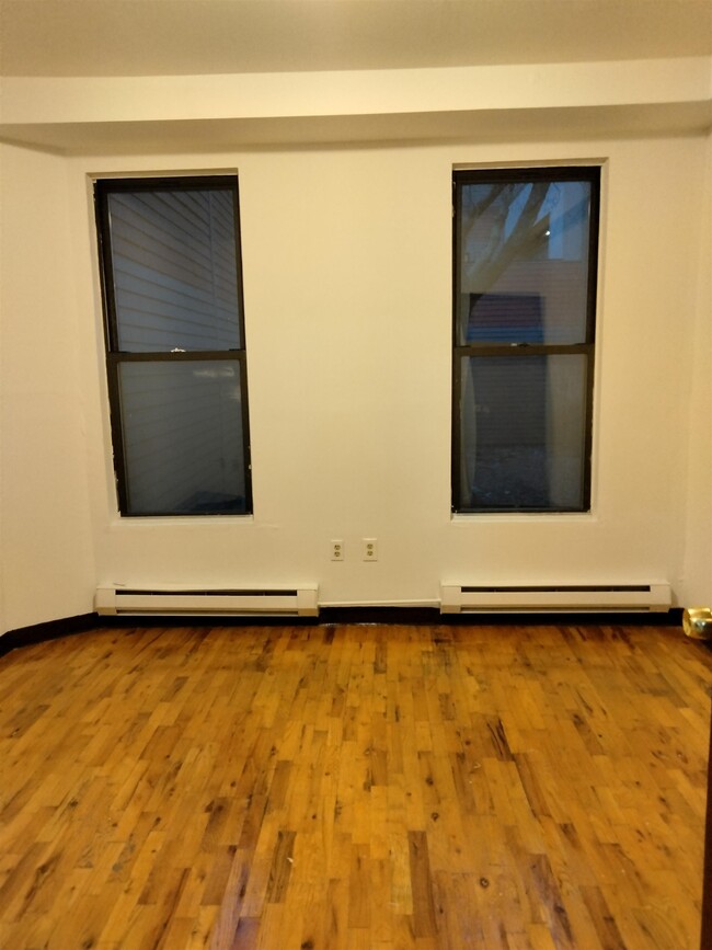 Building Photo - 1409 Grand St