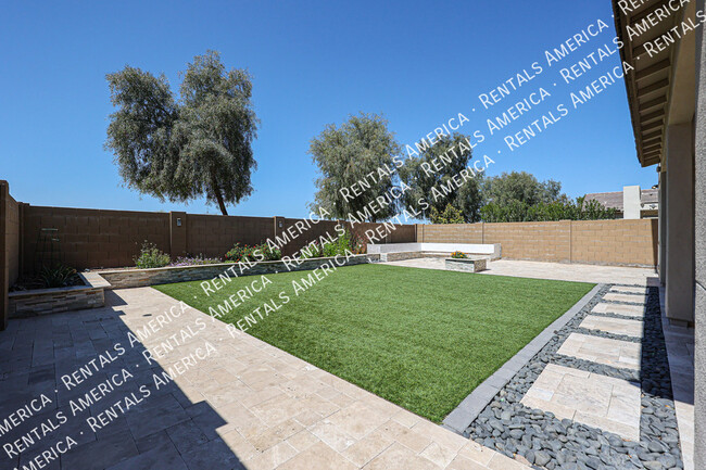 Building Photo - 3090 S Jasmine Dr