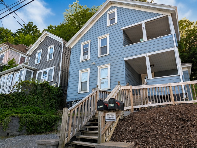 Building Photo - 302 Caroline Ave