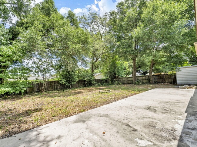 Building Photo - 627 Ferretti Ave