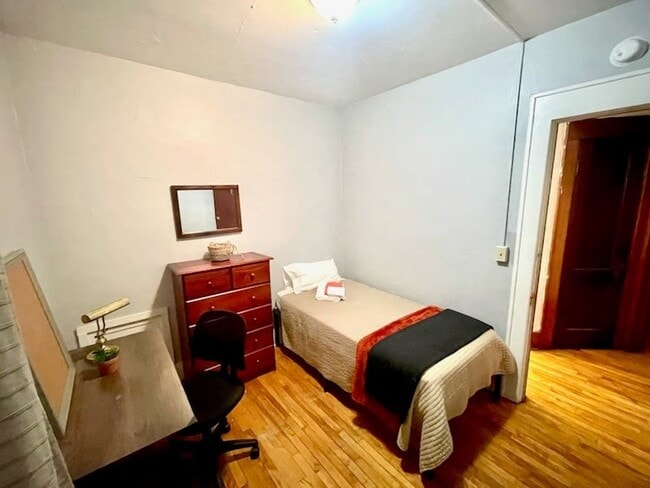 Building Photo - 916 Ackerman Ave