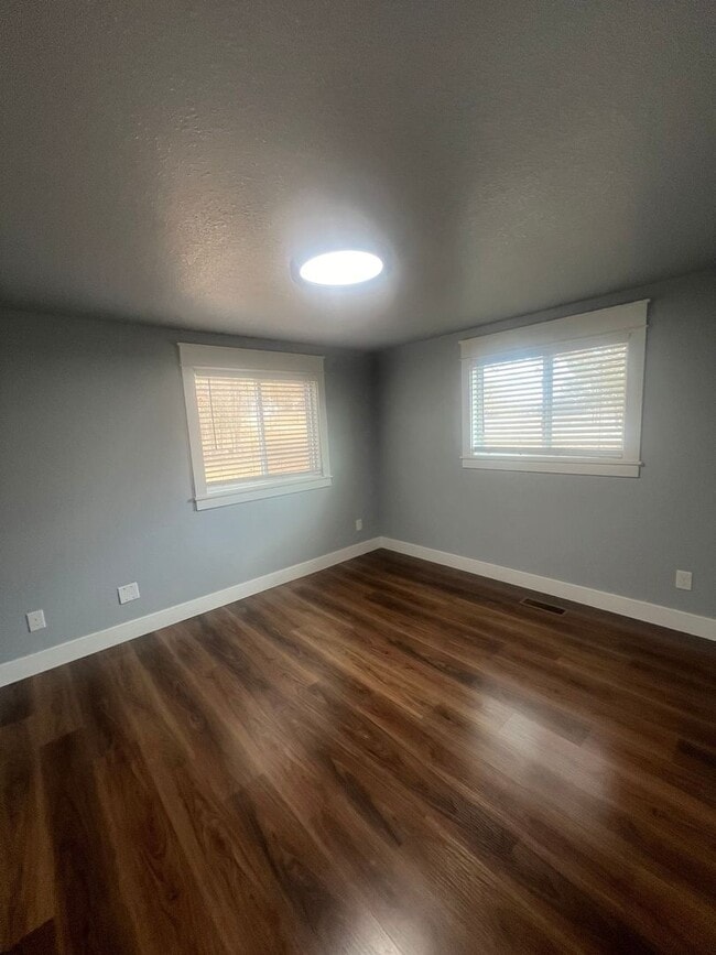 Building Photo - 695 Passover Rd