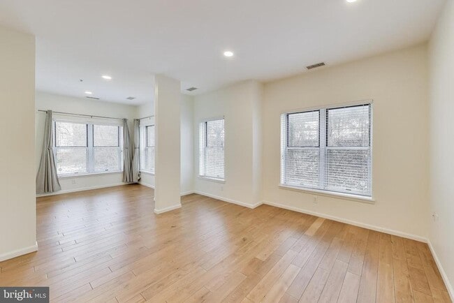 Building Photo - 343 Cedar St NW