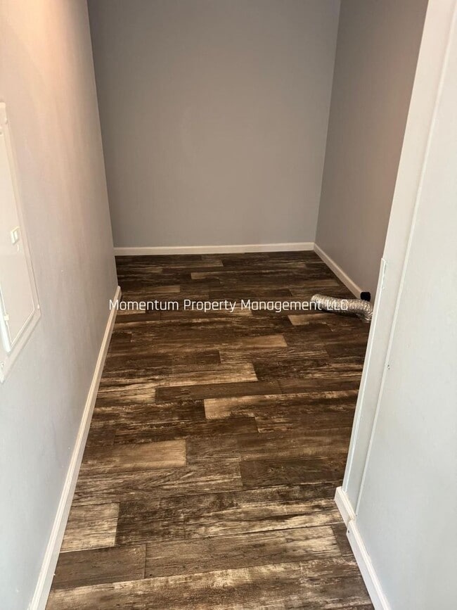 Building Photo - 2452 Ayerswood Dr