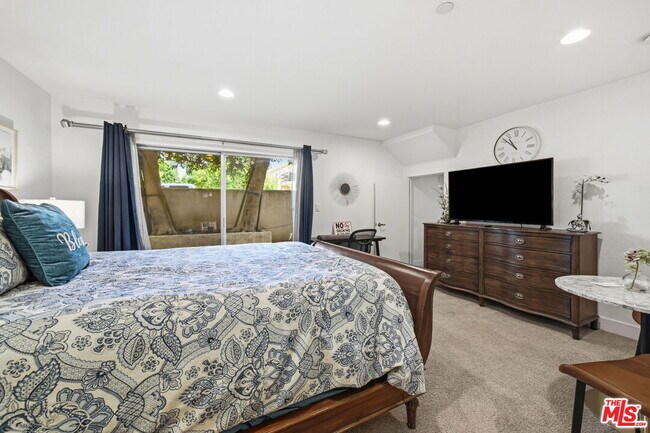 Building Photo - 5911 Saturn St